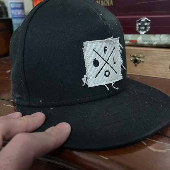 Flo local hat - Picture 1 of 2